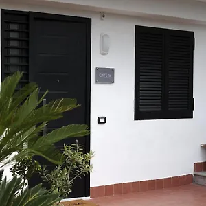 Apartment Gate 16 *