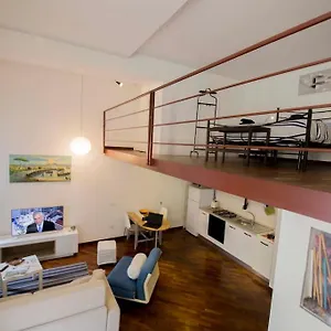 Napolistayin Flat In *