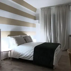 Fifth Floor Bed & Breakfast *