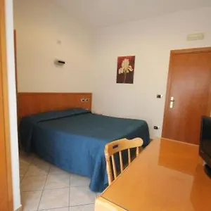 Hotel Zara 2*