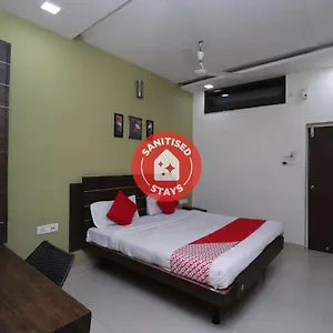 Oyo 8173 Singh Palace 3*