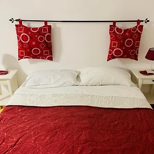 Oda ve Kahvaltı Royal Red Napoli