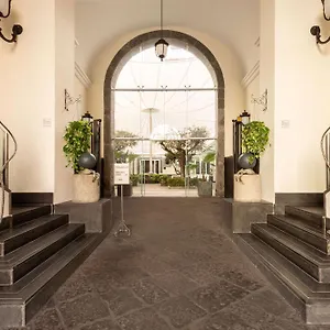 Palazzo Caracciolo 4* Neapel