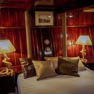 Botel Caicco Don Giovanni Naples