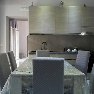 Mely House