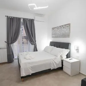 Chiaia 74 House