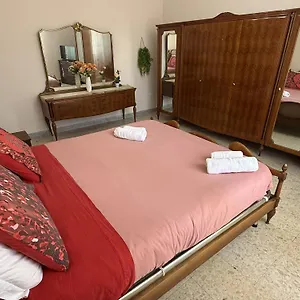 In - Lovely Near The Airport Apartment *