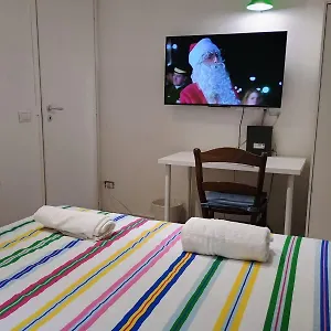 Stanza In Alloggio Ai Quartierispagnoli *