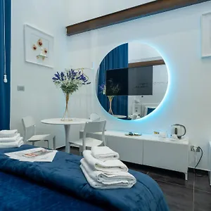 Skyhouse Chiaia Bed & Breakfast Napoli