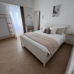 Gold Naples