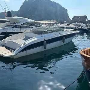 Fall In With The Amalfi Coast Charming Boat In Vakantiehuis