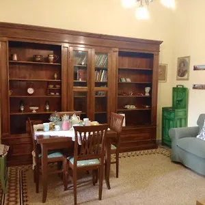 Bright 2-bedroom Near Nápoly