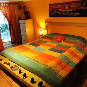 Lägenhet Orange House