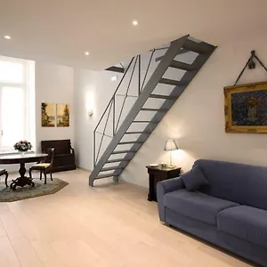 Palazzo D'auria 2* Napoli