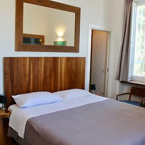 Borgo Marechiaro לינה וארוחת בוקר *