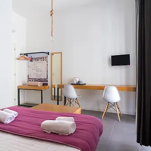 Maison Du La Metro Bed & Breakfast 3*