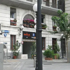 Couette-café Bed Morelli 49 , Chiaia Naples