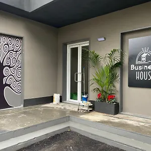 Business House 招待所 *