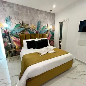Bed & Breakfast Savior Deluxe *