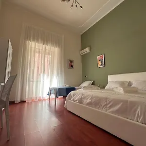 Easy Station Apartment
