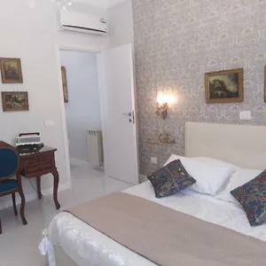 Centro Storico Maschio Angioino House דירה